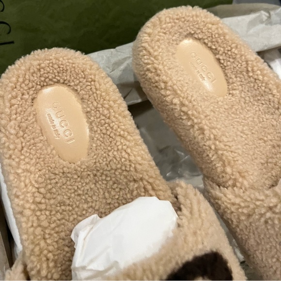 NEW in box. Gucci GG beige shearling fur platform slides - Picture 7 of 11